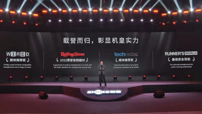 科技重塑生活，最新款麦克风，聆听未来之声