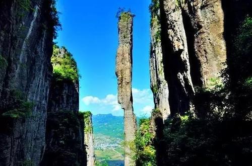自然美景中的扳手腕大赛，心灵之旅的启程