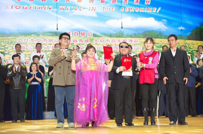 杨光金最新,杨光金最新日常，阳光下的欢乐与温情