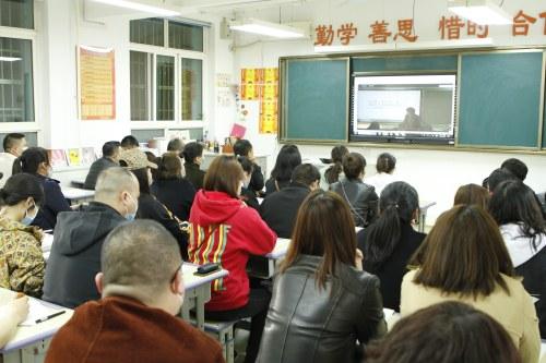 何新两会最新发言，小巷深处的独特风味探索之旅揭秘