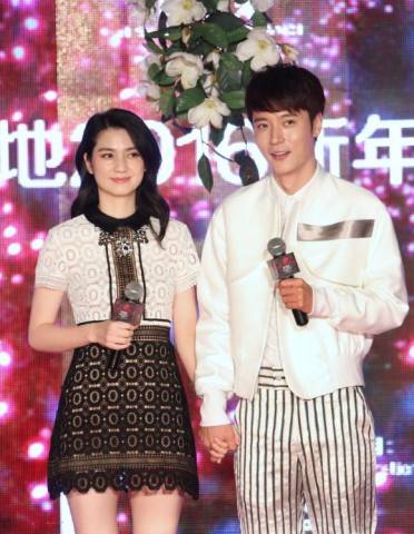 洪欣张丹峰演艺路上的最新动态，风云际会的明星之路