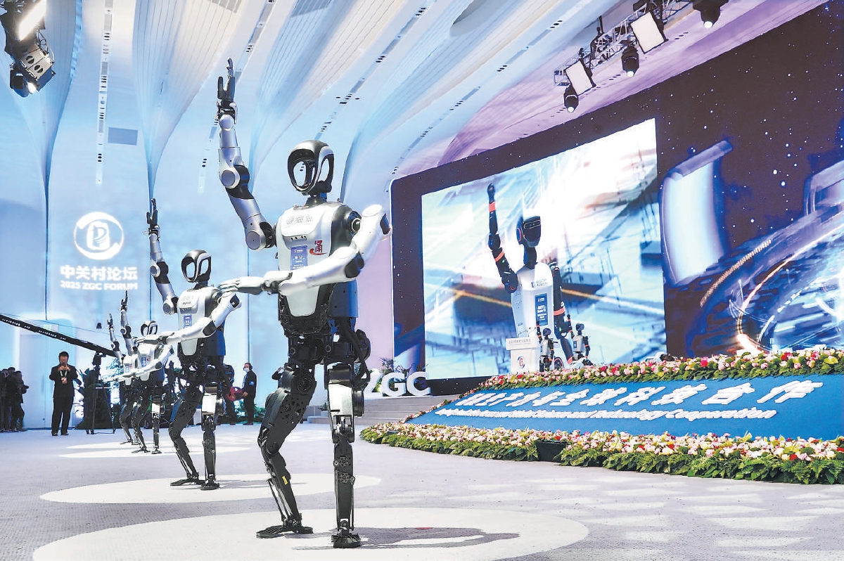 2025年最新科技成果融入温馨日常