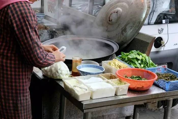 小巷深处的独特风情，最新插管美食探险之旅