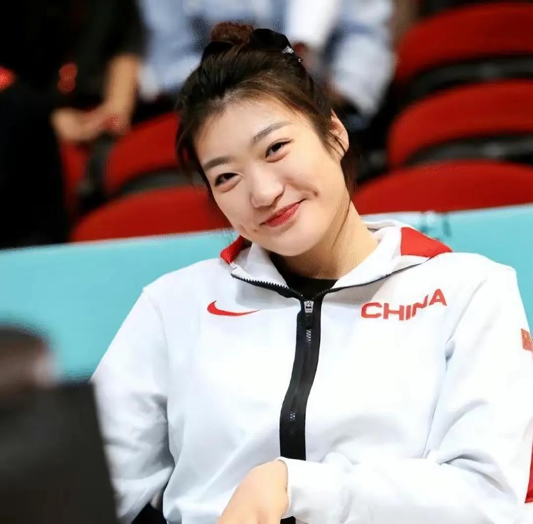 涉黄警示，最新小三被打拔光事件的真相与反思