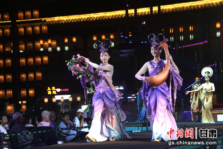 云裳扇子舞,传统与现代的融合之美惊艳亮相!