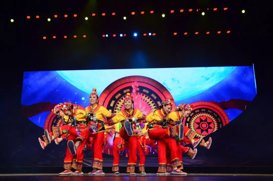 云裳扇子舞,传统与现代的融合之美惊艳亮相!