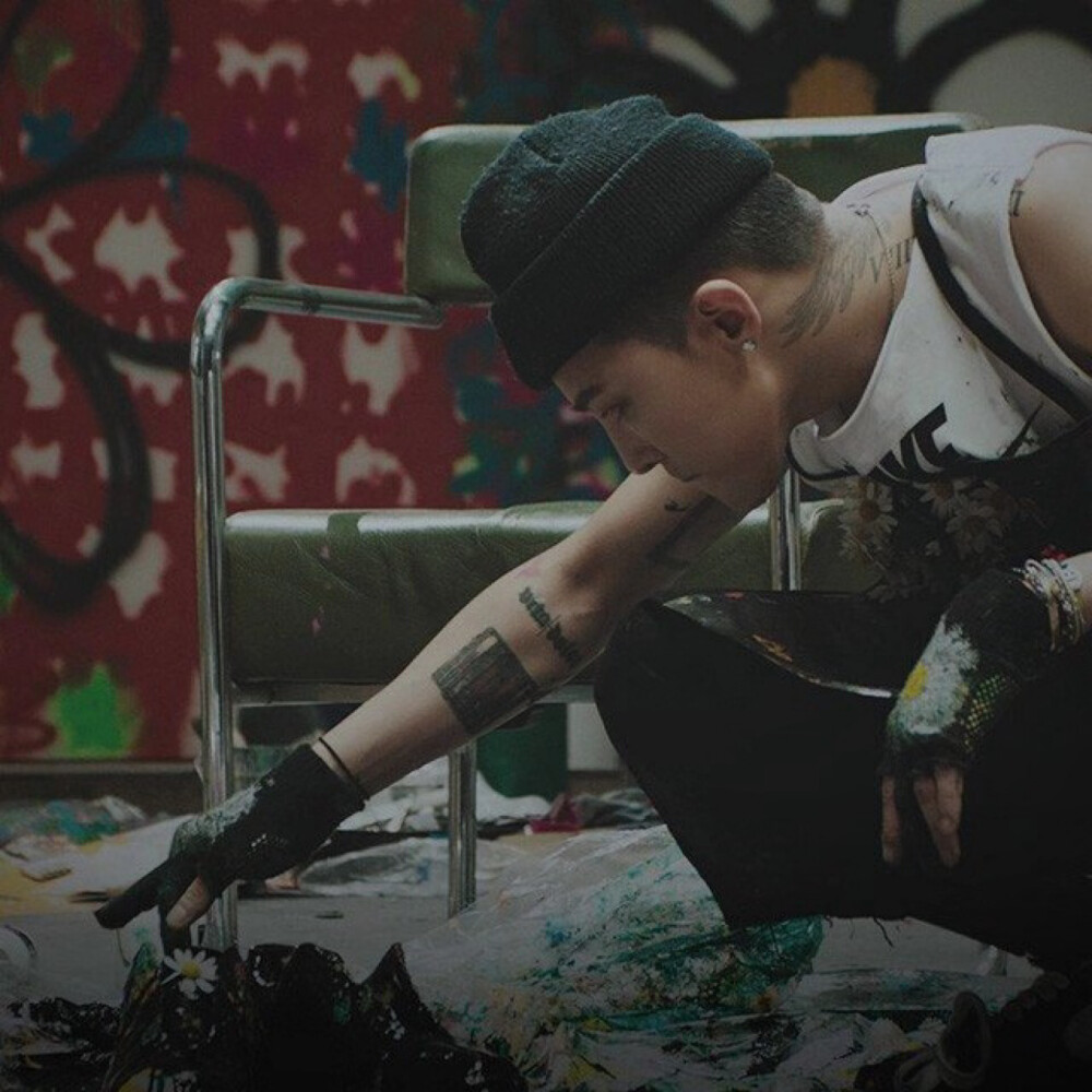 权志龙最新高清图片,城市音符与友情旋律的温馨日常