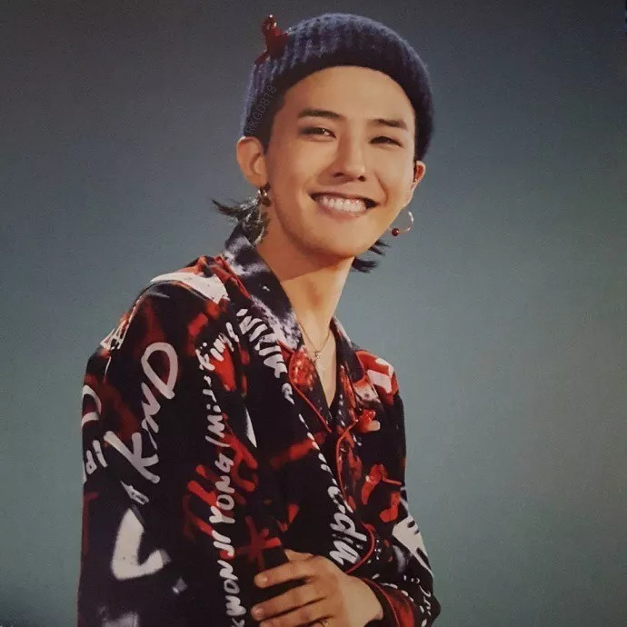 权志龙最新高清图片,城市音符与友情旋律的温馨日常