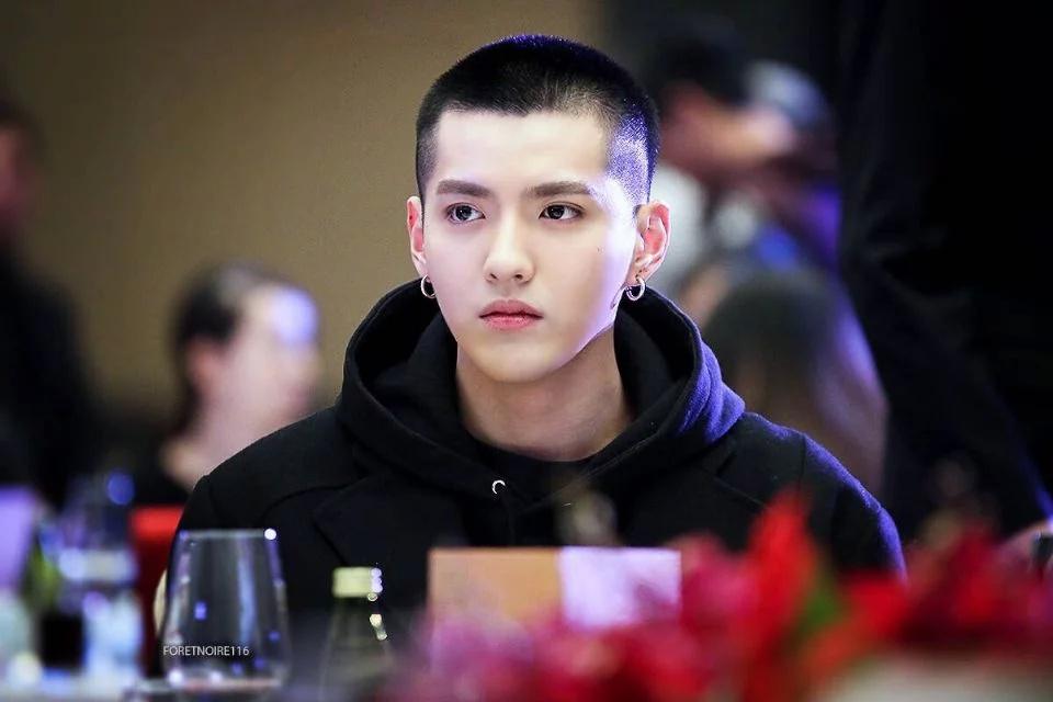 🌟潮流新宠，明星平头风采展露💥