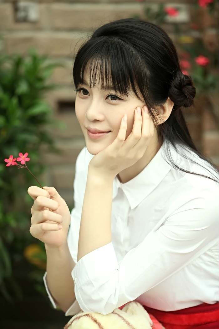 科技之光,演员荣蓉倾力推荐的高科技新品,照亮生活每个角落