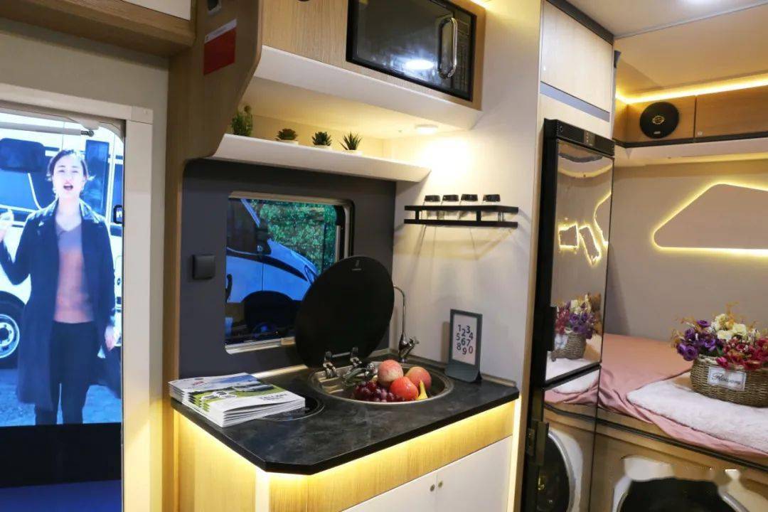 闫盼盼最新作品揭秘,智能生活新纪元