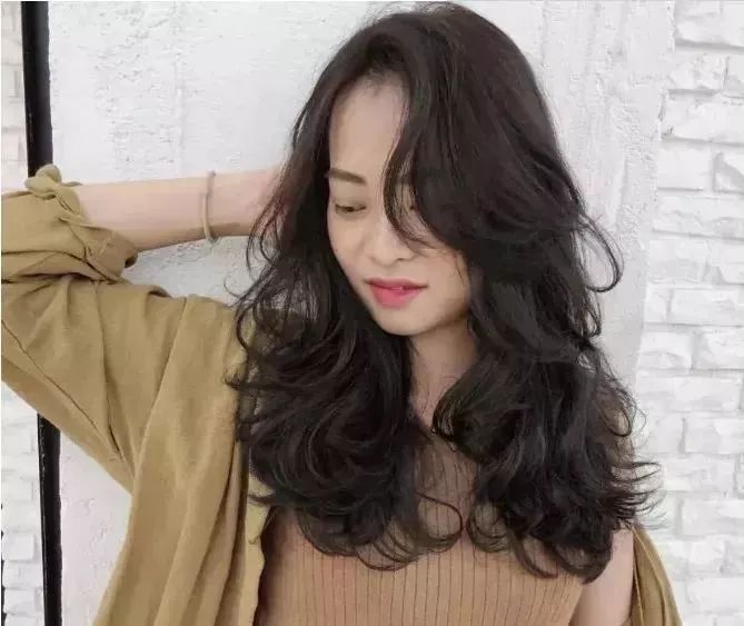 最新女生烫发发型大盘点,时尚变迁中的多样选择与潮流解析