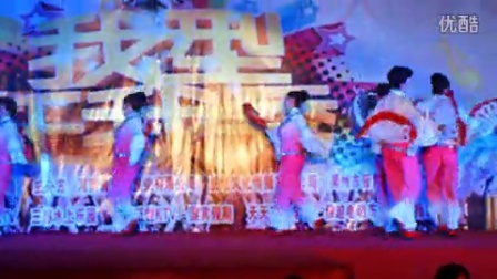 最新广场舞2013,舞动中的温情纽带