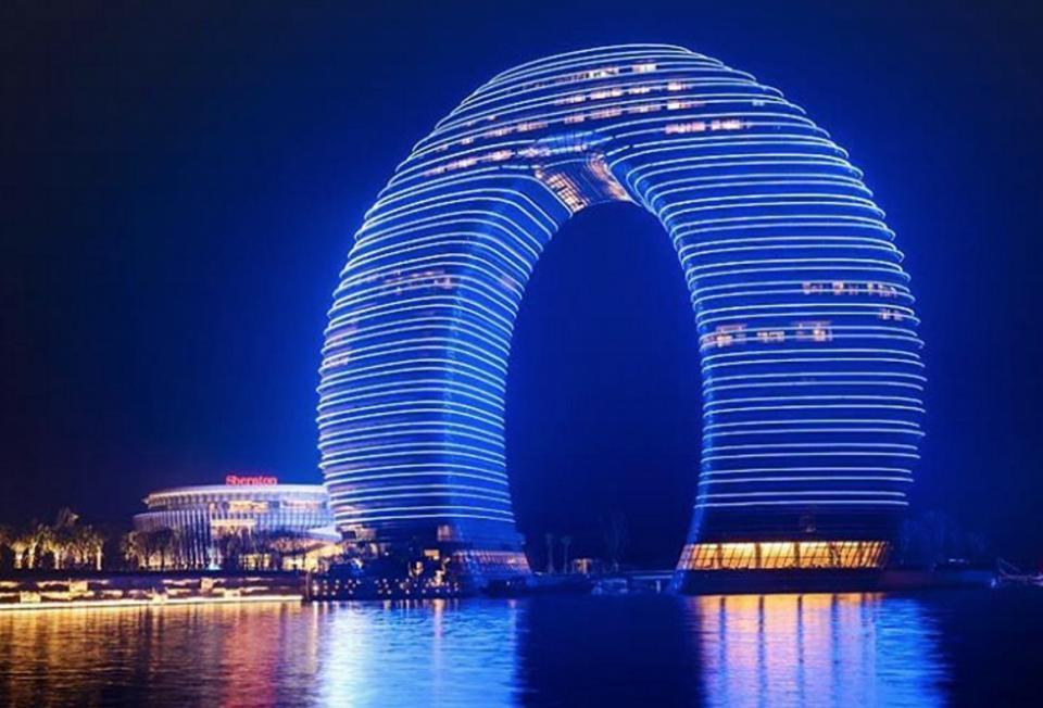 全球大学QS最新排名,小巷深处的学术明珠与美食奇遇探索