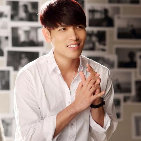 杨宗纬最新动态，小巷深处的音乐与美食之旅