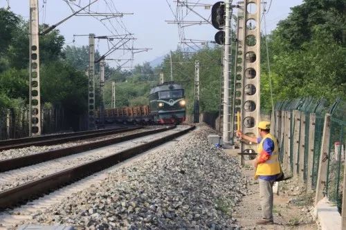 邓州蒙华铁路最新动态与小巷中的意外发现