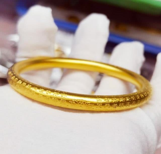 2025年黄金手镯最新款及未来设计趋势探讨