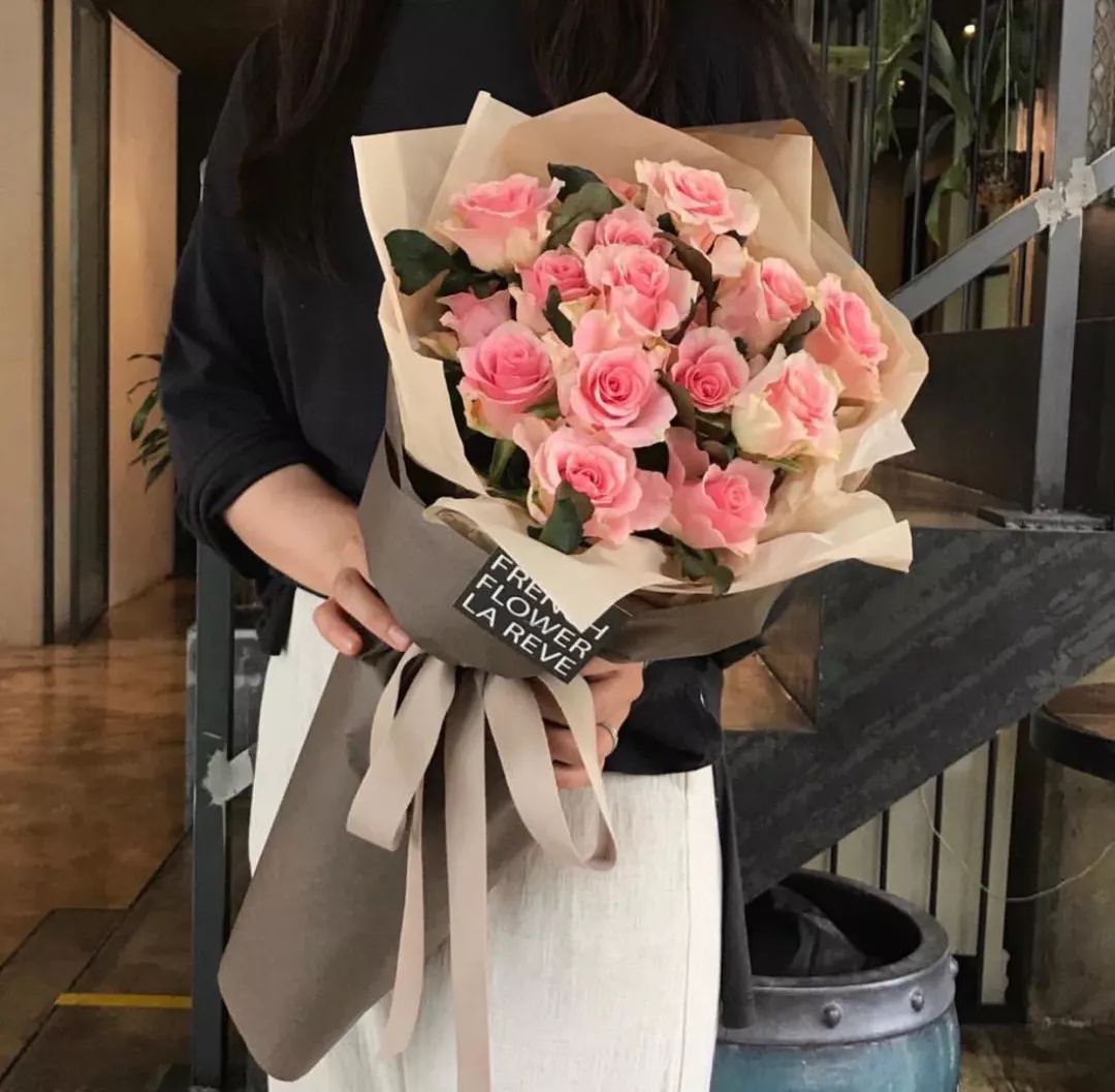 时尚潮流与个人立场视角下的最新花束探讨