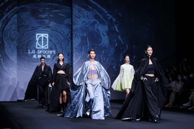 时尚潮流与历史文化交织的华章，最新锦衣风采展