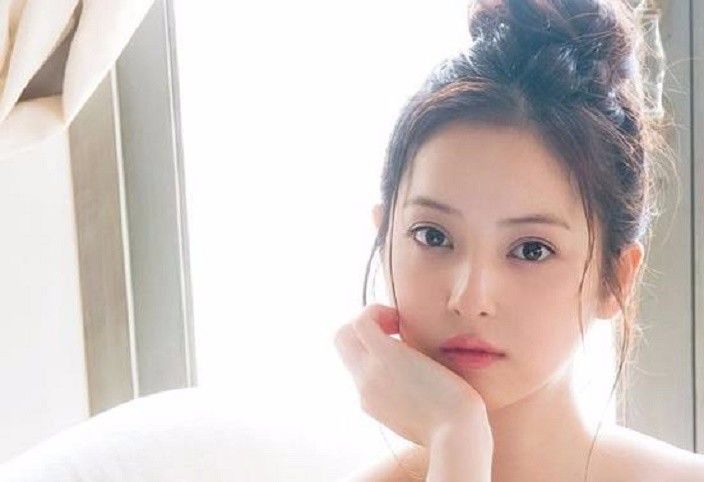 日本最新美妆,小巷深处的秘密小店探索