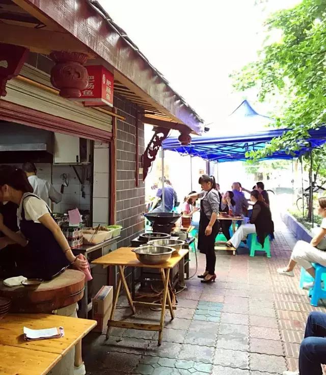 新疆疫情下的隐秘小巷宝藏，特色小店的独特故事